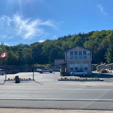 Silver Maple Motel Халибъртън Екстериор снимка