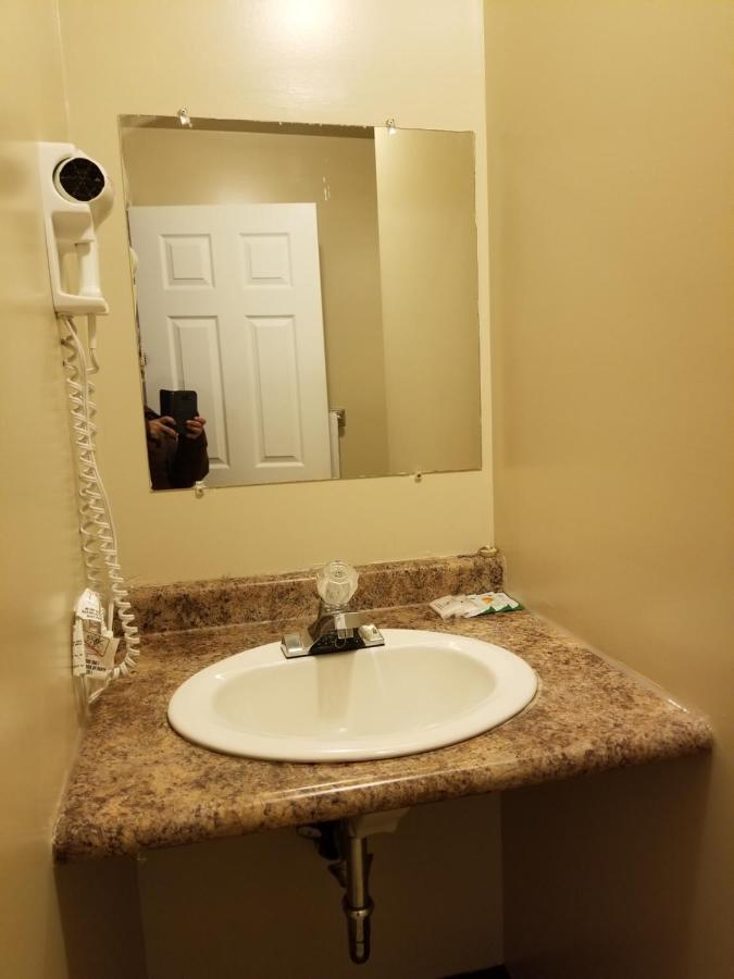 Silver Maple Motel Халибъртън Екстериор снимка