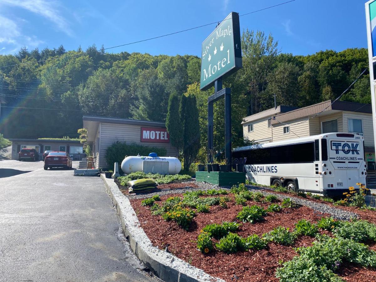 Silver Maple Motel Халибъртън Екстериор снимка