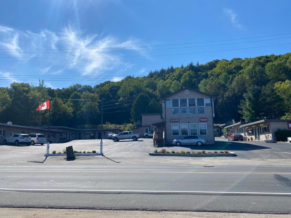 Silver Maple Motel Халибъртън Екстериор снимка